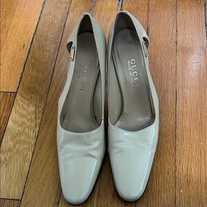 Gucci Women's Beige Leather Heels Size 8